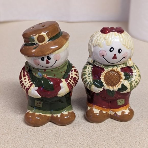 Scarecrow couple salt and pepper shakers - Picture 1 of 10